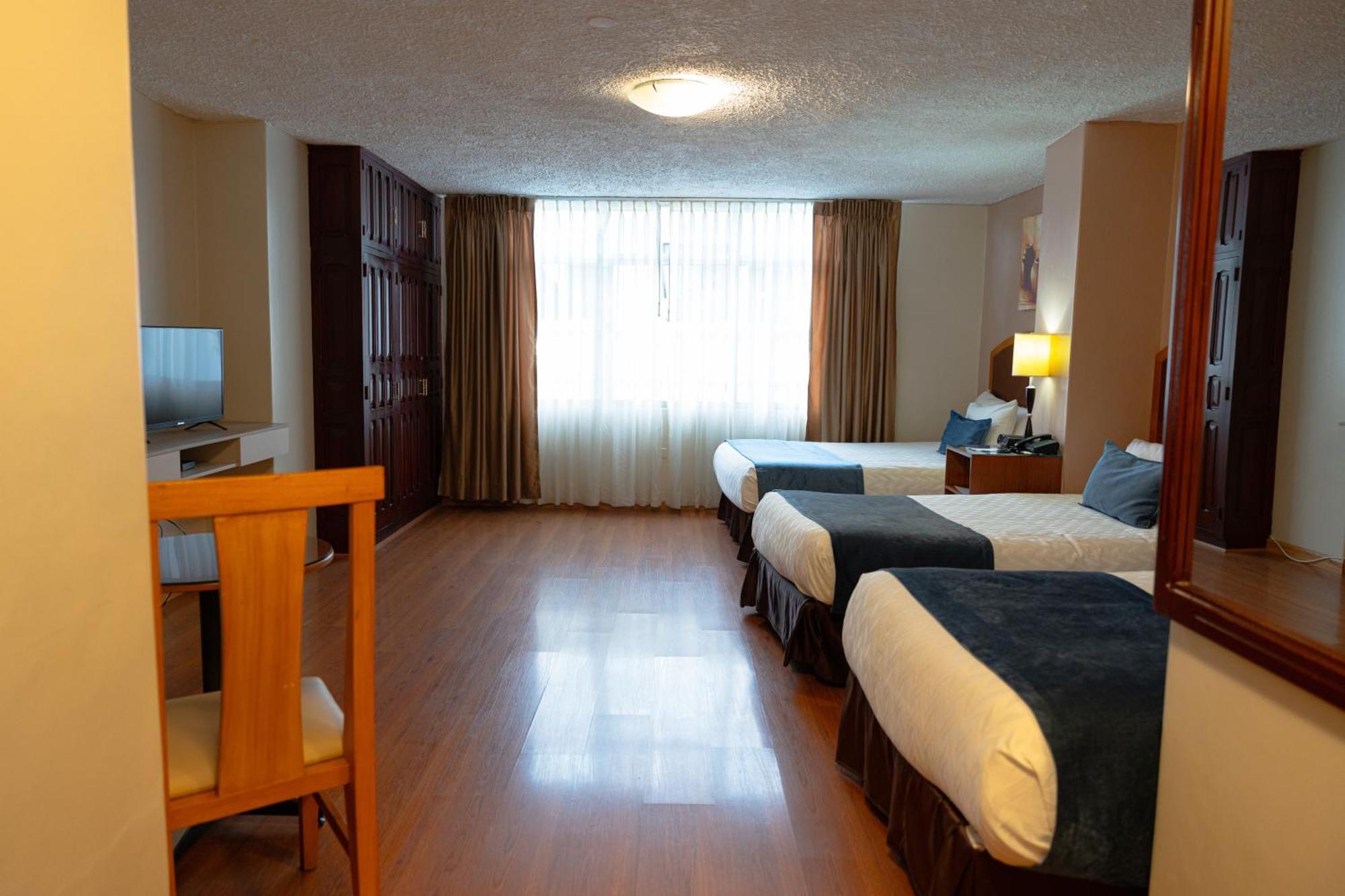 Hotel Santa Monica Cuenca Kültér fotó
