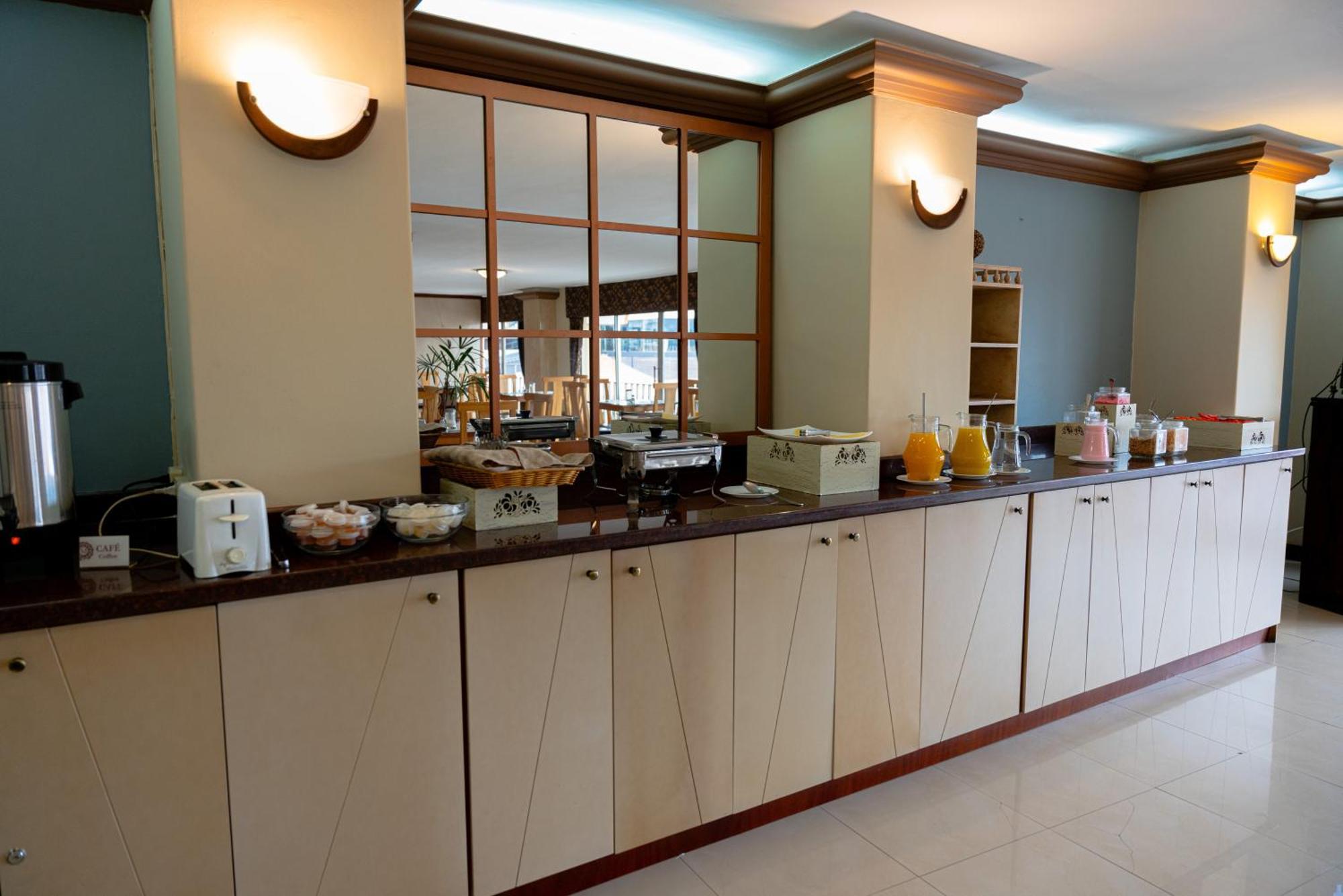 Hotel Santa Monica Cuenca Kültér fotó