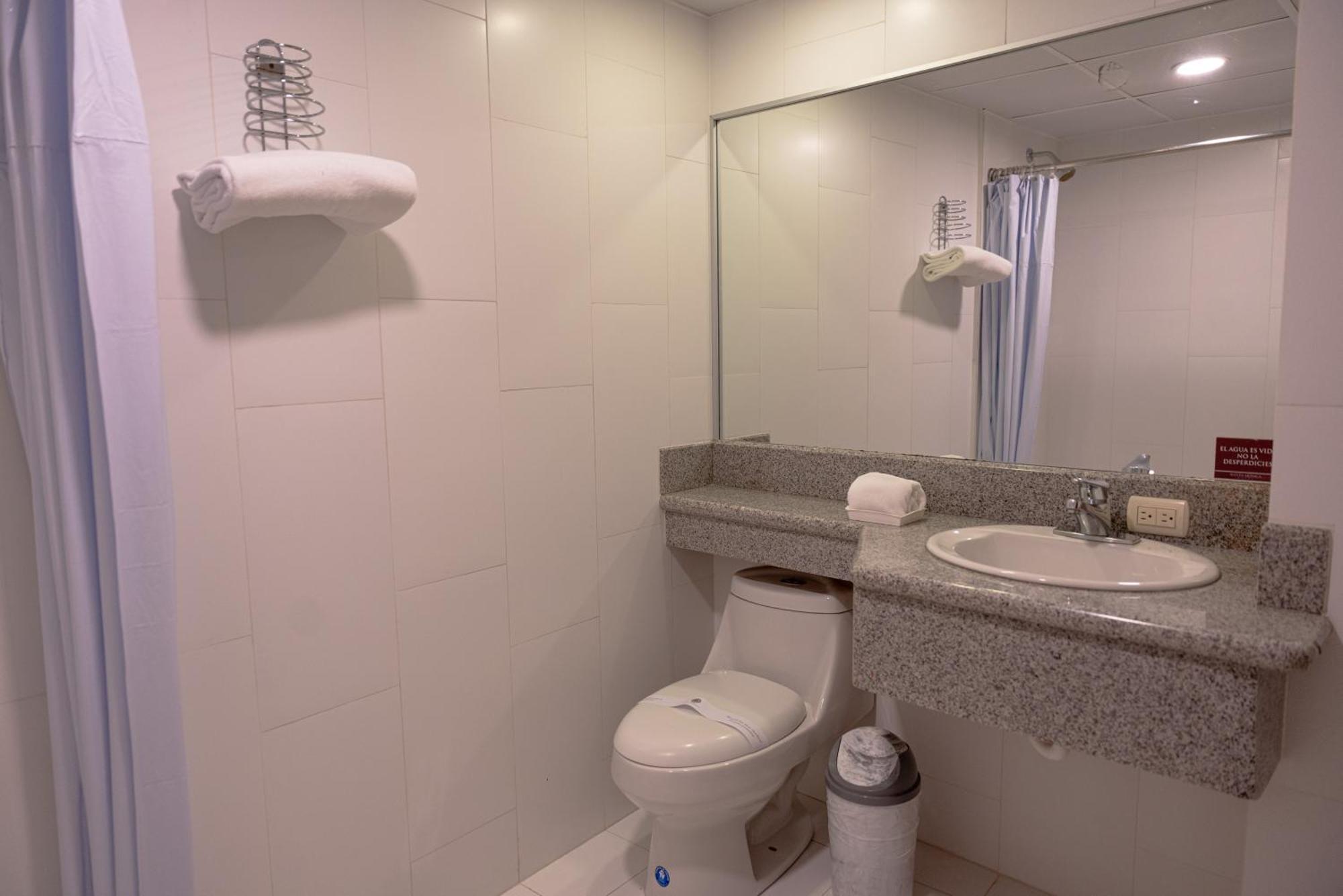 Hotel Santa Monica Cuenca Kültér fotó