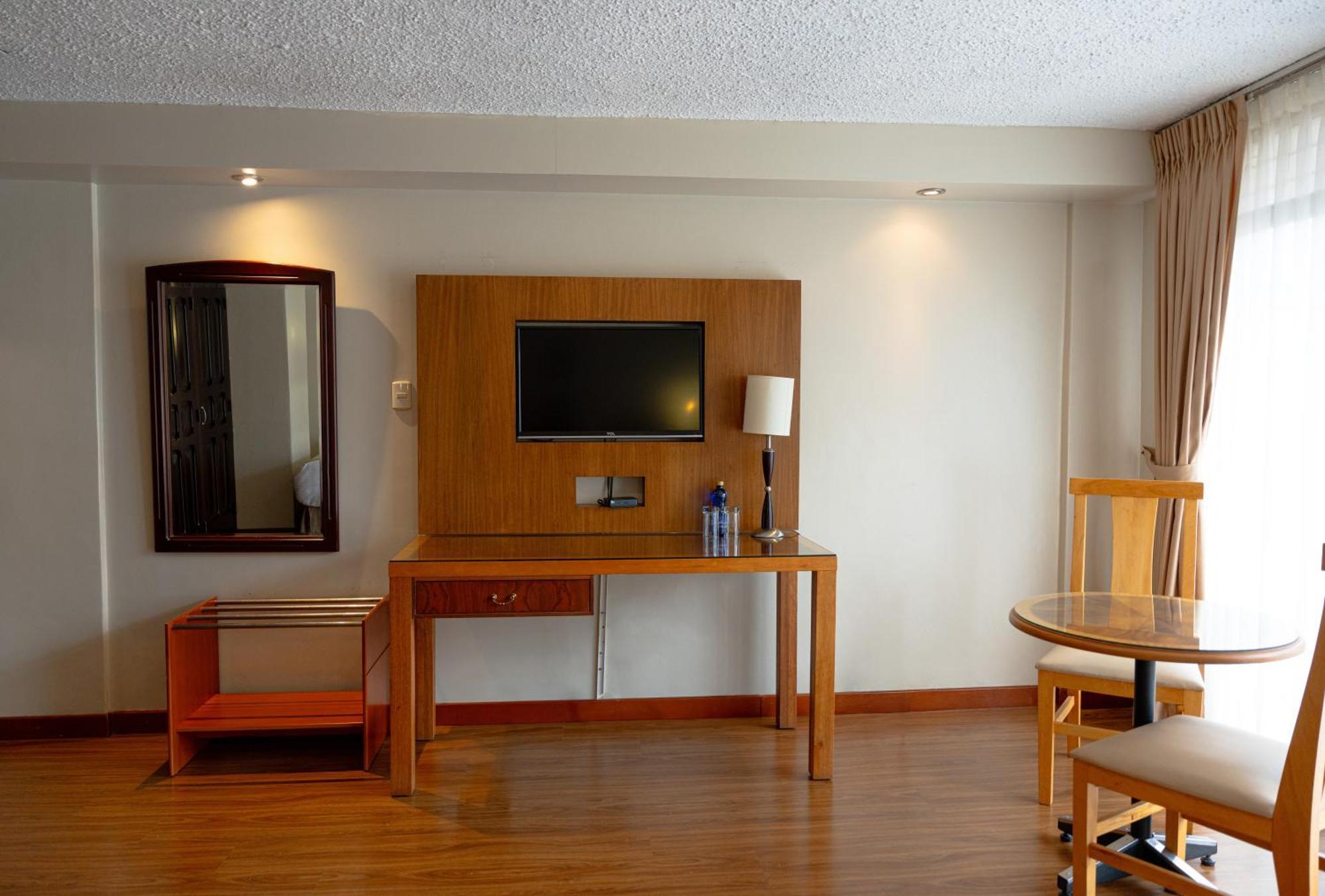 Hotel Santa Monica Cuenca Kültér fotó