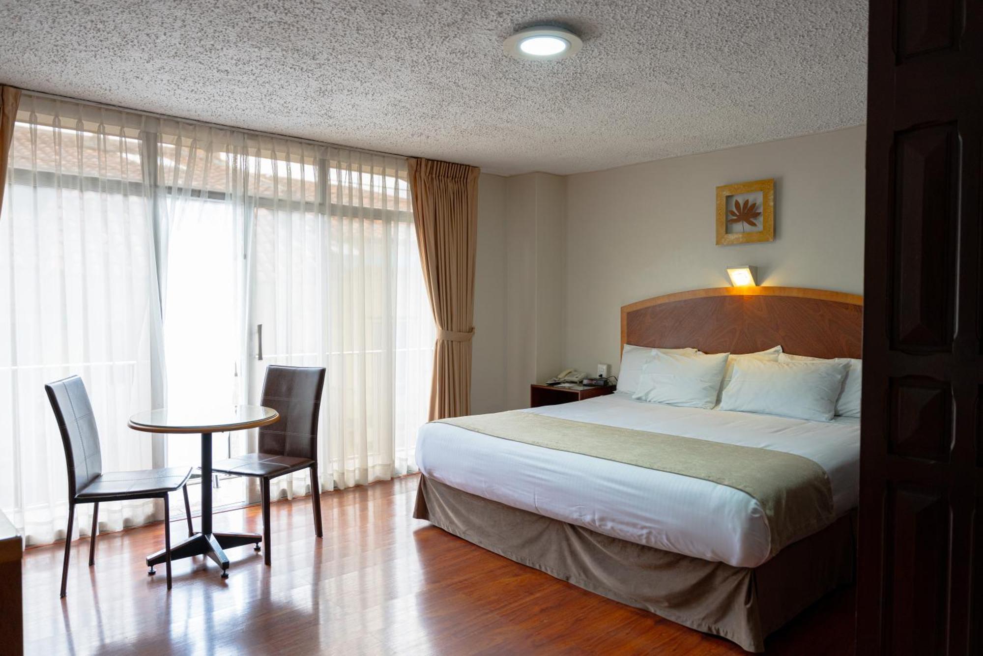 Hotel Santa Monica Cuenca Kültér fotó