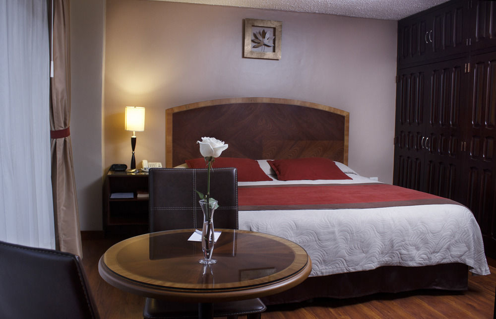 Hotel Santa Monica Cuenca Kültér fotó