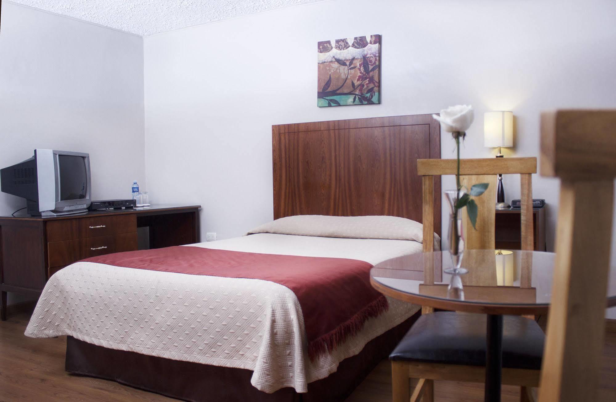 Hotel Santa Monica Cuenca Kültér fotó